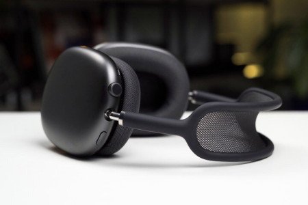 Metoda corectă de curățare a căștilor AirPods Max